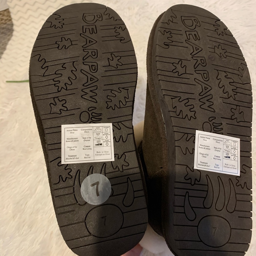 Bearpaw Boot New Size 7 - image 3